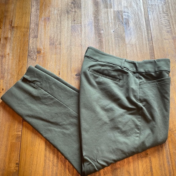 Loft Crop Pants - Picture 4 of 6
